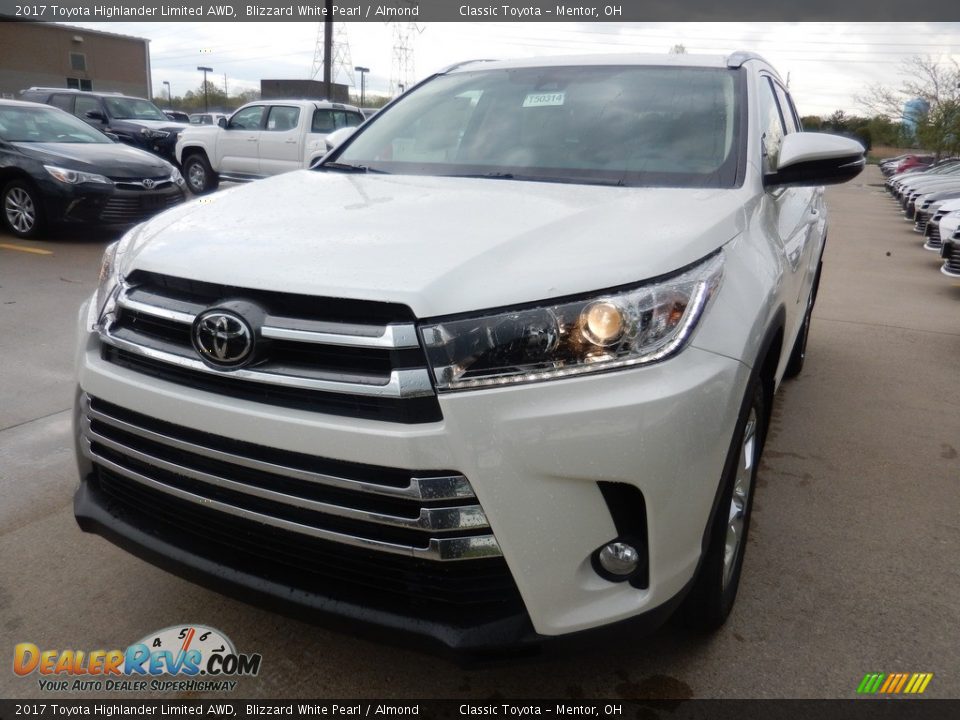 Front 3/4 View of 2017 Toyota Highlander Limited AWD Photo #1