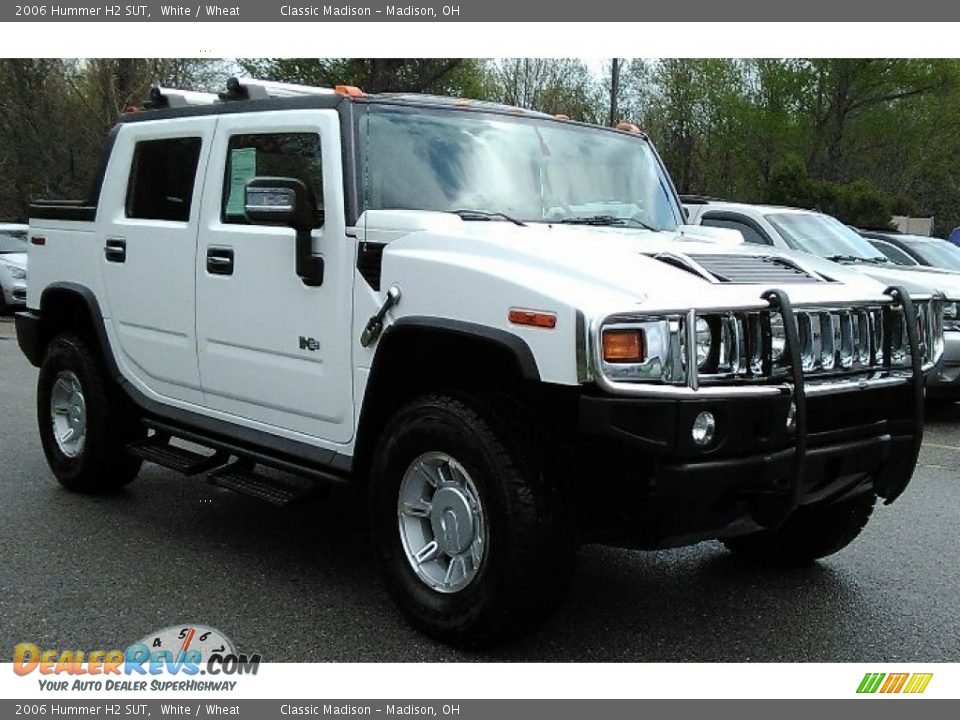 Front 3/4 View of 2006 Hummer H2 SUT Photo #1