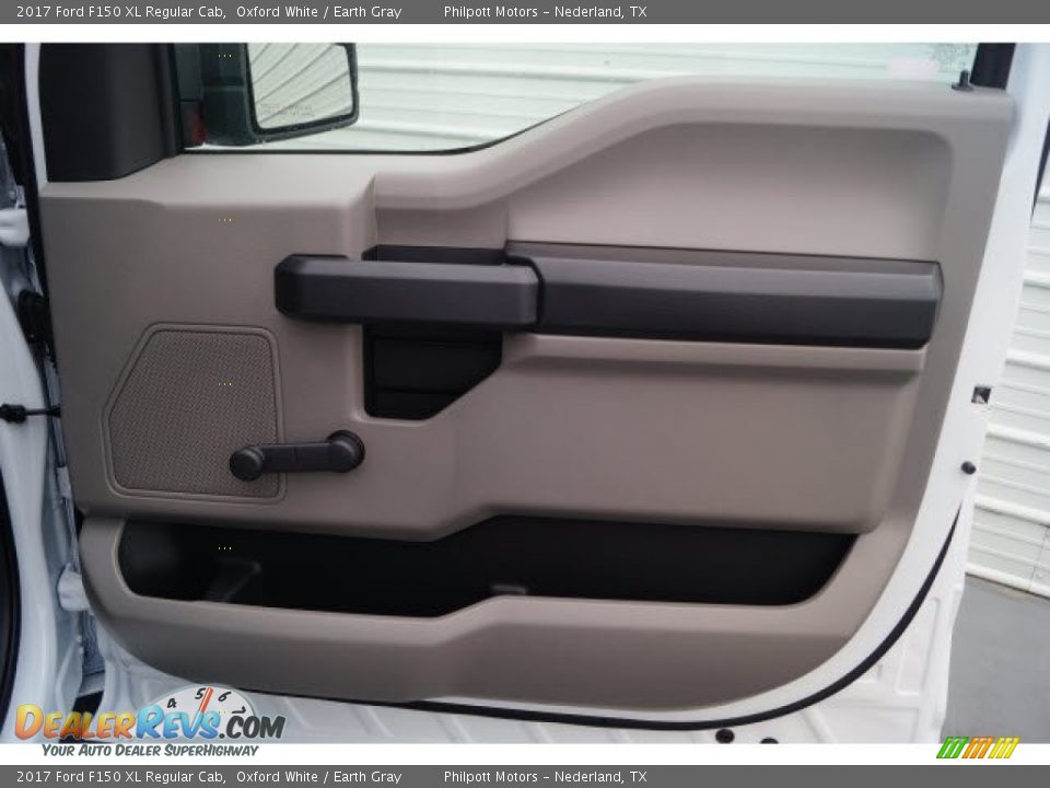 Door Panel of 2017 Ford F150 XL Regular Cab Photo #8