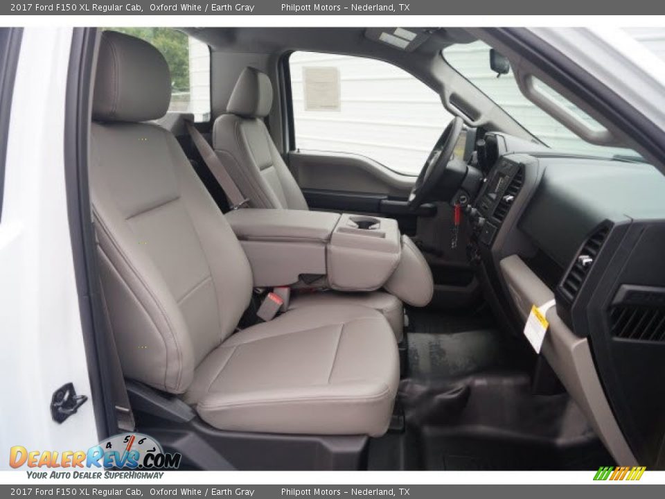 Front Seat of 2017 Ford F150 XL Regular Cab Photo #9
