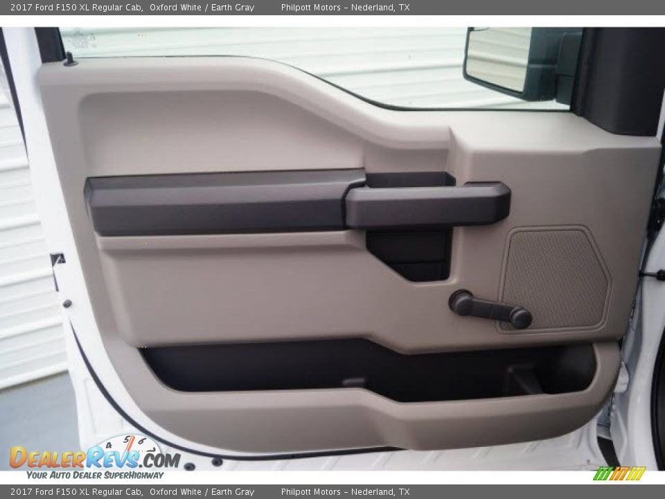 Door Panel of 2017 Ford F150 XL Regular Cab Photo #13