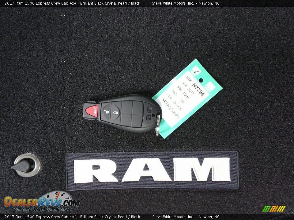 Keys of 2017 Ram 1500 Express Crew Cab 4x4 Photo #30