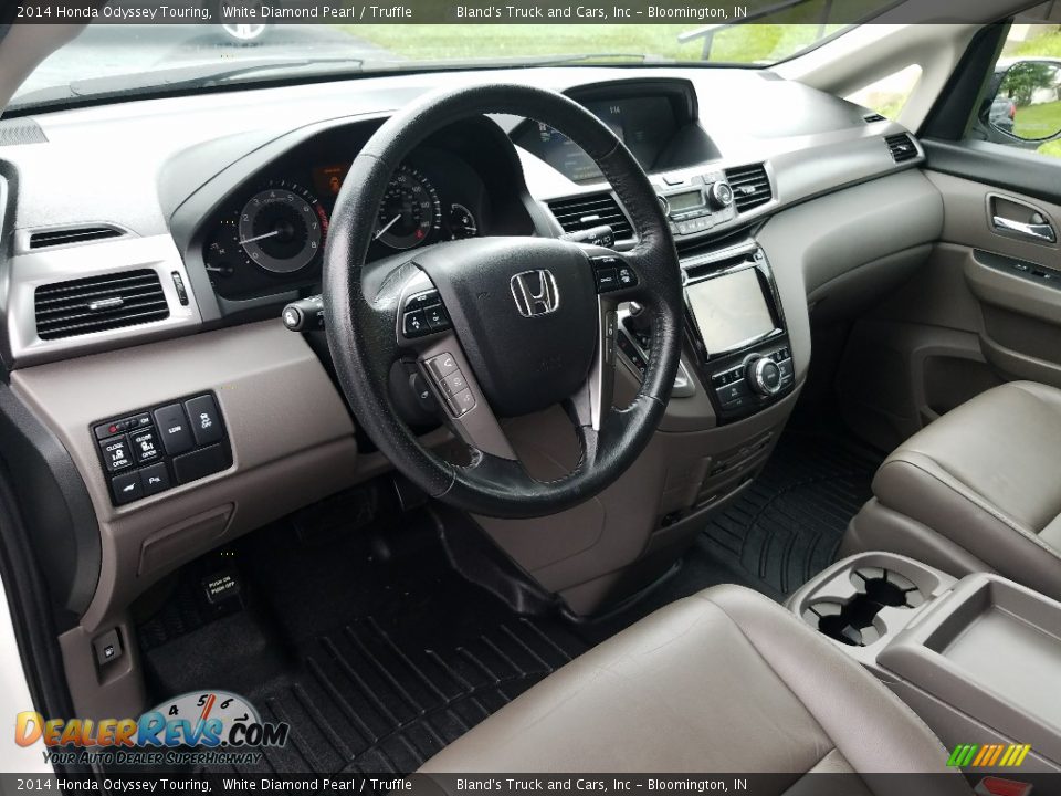 2014 Honda Odyssey Touring White Diamond Pearl / Truffle Photo #20