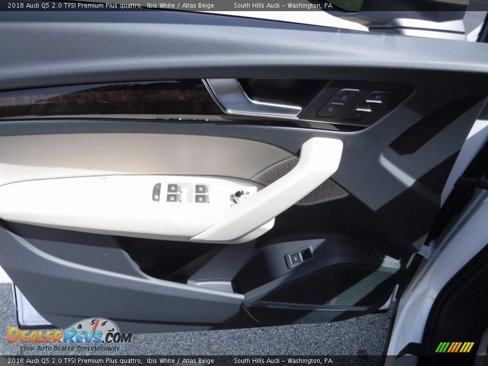 Door Panel of 2018 Audi Q5 2.0 TFSI Premium Plus quattro Photo #17