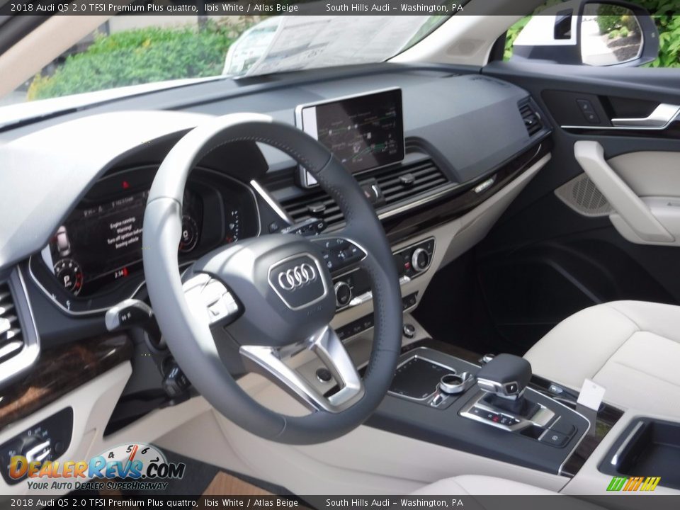 Dashboard of 2018 Audi Q5 2.0 TFSI Premium Plus quattro Photo #20