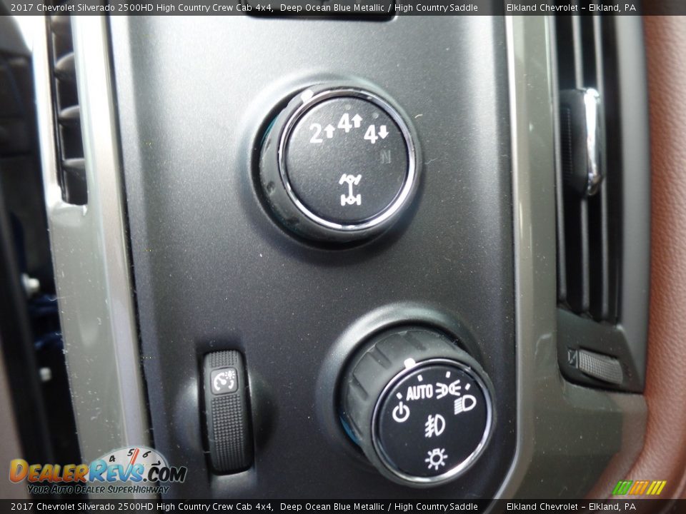 Controls of 2017 Chevrolet Silverado 2500HD High Country Crew Cab 4x4 Photo #25