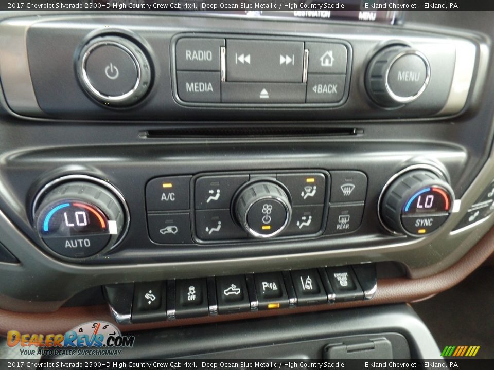 Controls of 2017 Chevrolet Silverado 2500HD High Country Crew Cab 4x4 Photo #35
