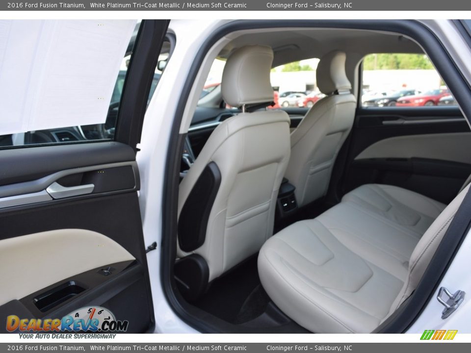 2016 Ford Fusion Titanium White Platinum Tri-Coat Metallic / Medium Soft Ceramic Photo #11