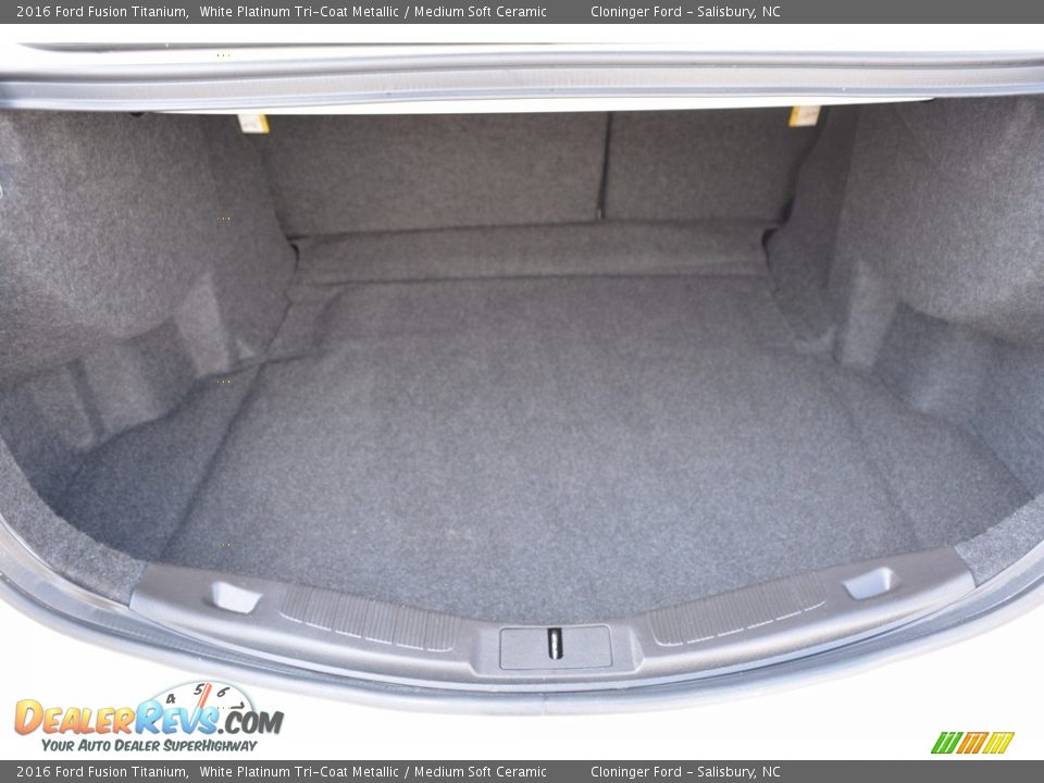 2016 Ford Fusion Titanium White Platinum Tri-Coat Metallic / Medium Soft Ceramic Photo #12