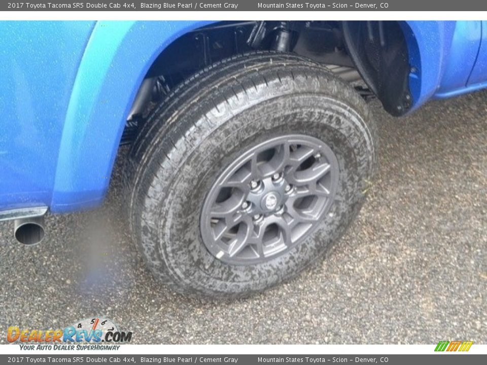 2017 Toyota Tacoma SR5 Double Cab 4x4 Blazing Blue Pearl / Cement Gray Photo #9