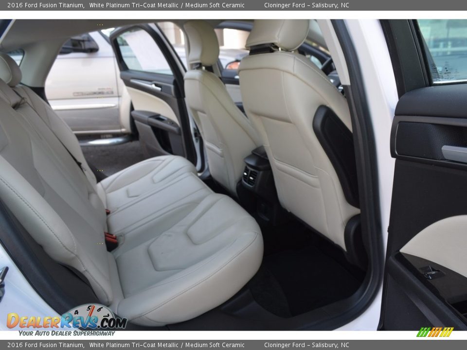 2016 Ford Fusion Titanium White Platinum Tri-Coat Metallic / Medium Soft Ceramic Photo #13