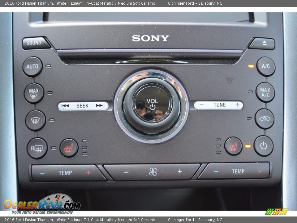 2016 Ford Fusion Titanium White Platinum Tri-Coat Metallic / Medium Soft Ceramic Photo #18