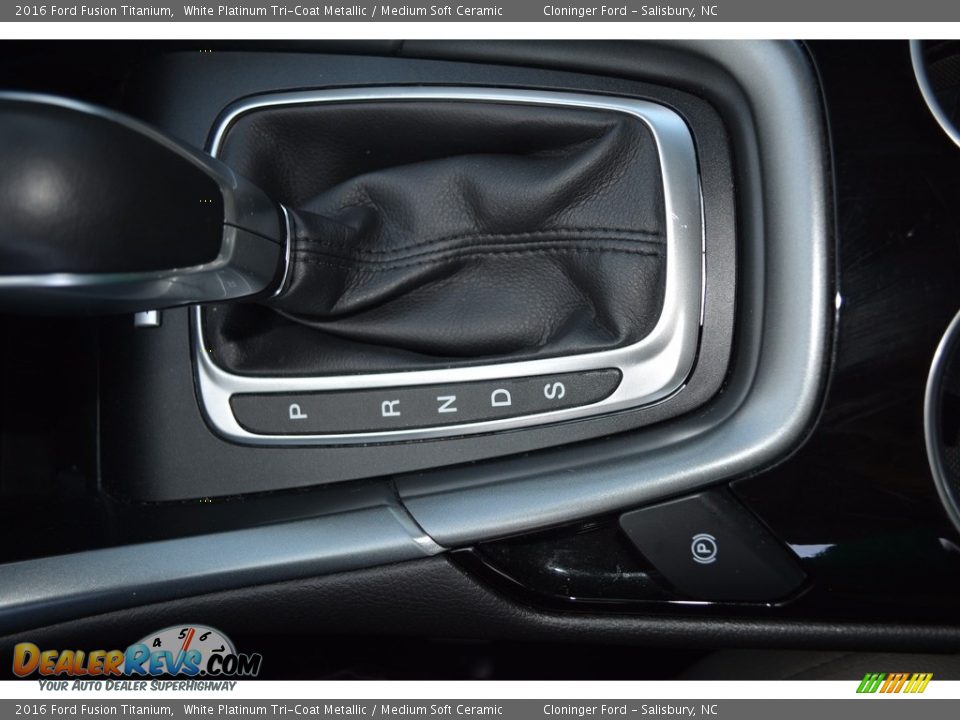 2016 Ford Fusion Titanium White Platinum Tri-Coat Metallic / Medium Soft Ceramic Photo #19