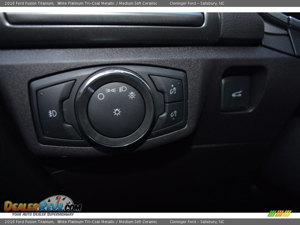 2016 Ford Fusion Titanium White Platinum Tri-Coat Metallic / Medium Soft Ceramic Photo #22