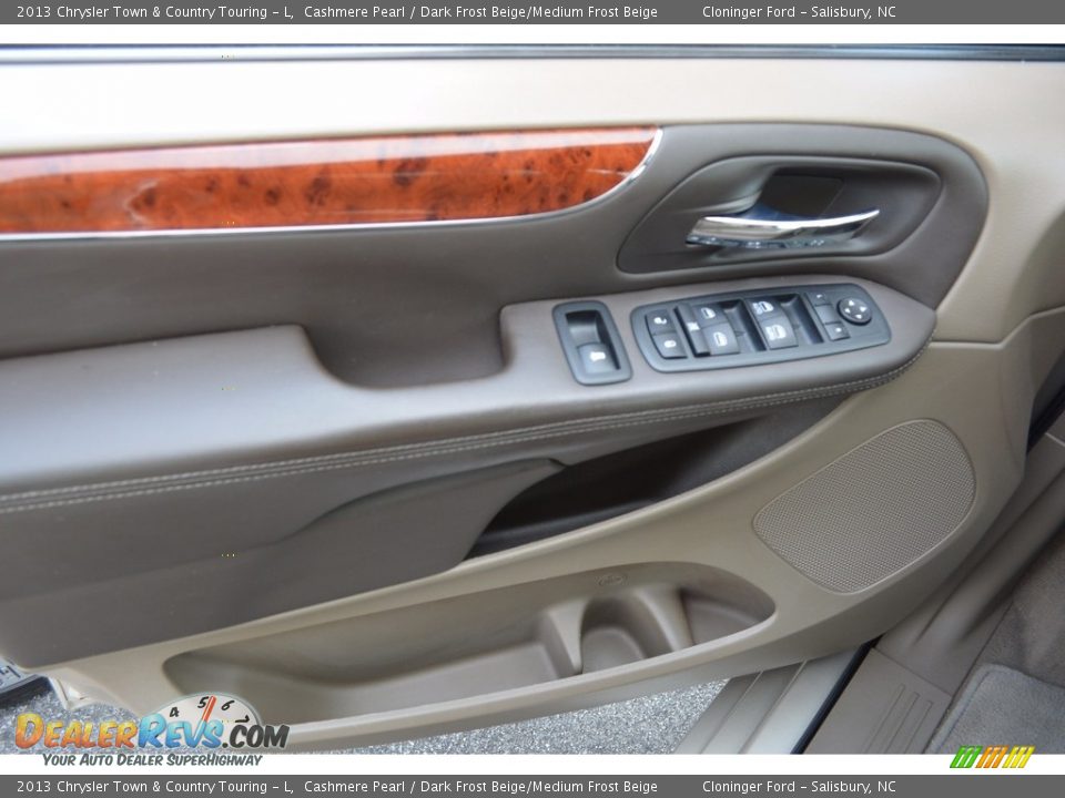 2013 Chrysler Town & Country Touring - L Cashmere Pearl / Dark Frost Beige/Medium Frost Beige Photo #8