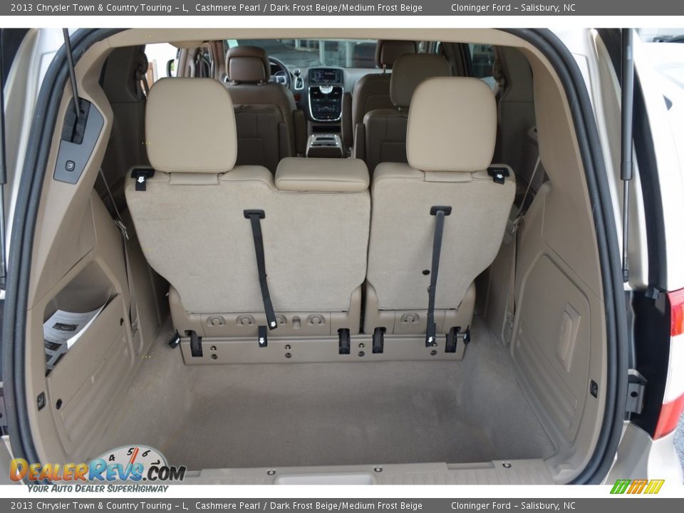2013 Chrysler Town & Country Touring - L Cashmere Pearl / Dark Frost Beige/Medium Frost Beige Photo #12