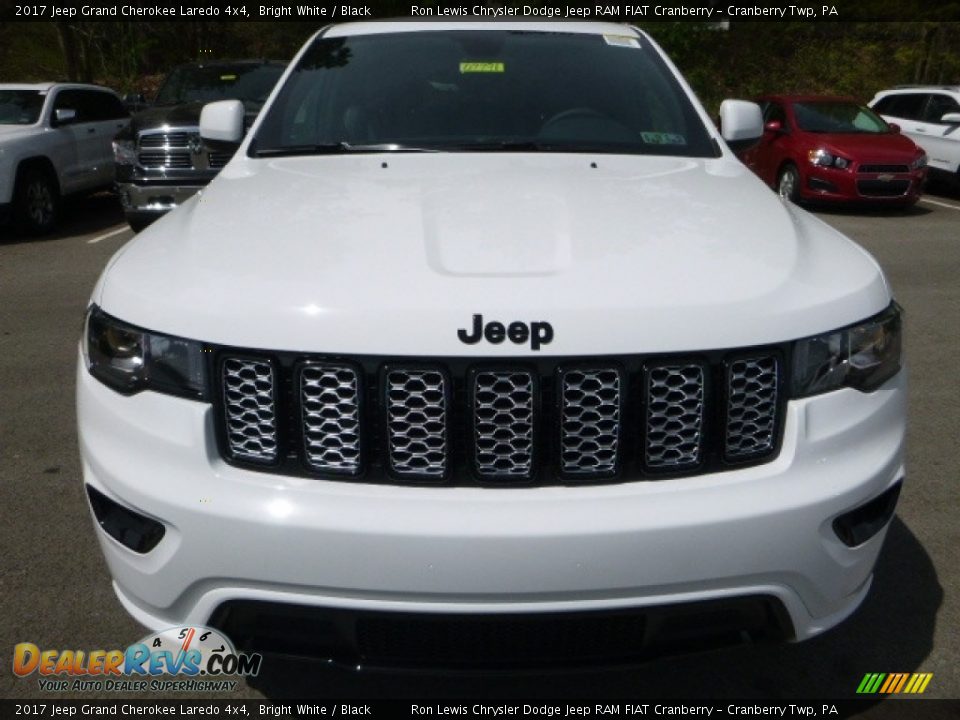 2017 Jeep Grand Cherokee Laredo 4x4 Bright White / Black Photo #12