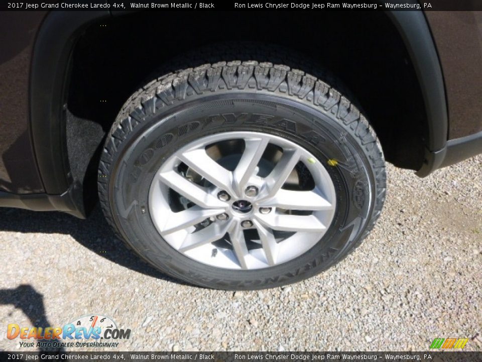 2017 Jeep Grand Cherokee Laredo 4x4 Walnut Brown Metallic / Black Photo #3