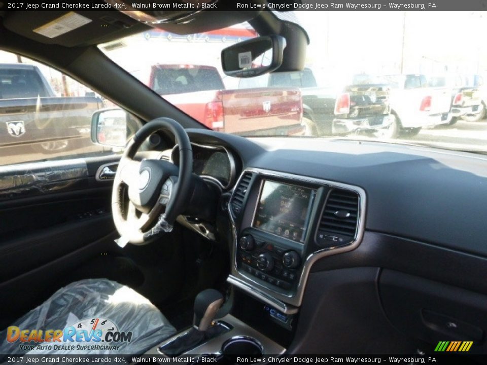 2017 Jeep Grand Cherokee Laredo 4x4 Walnut Brown Metallic / Black Photo #9