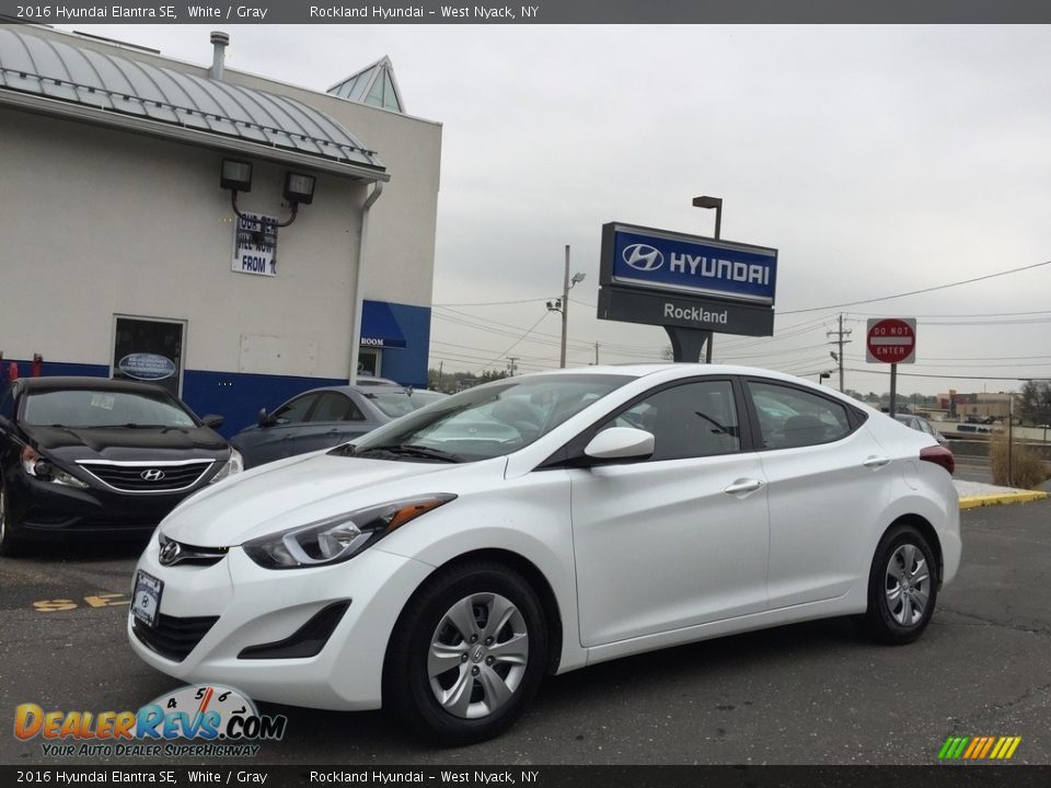 2016 Hyundai Elantra SE White / Gray Photo #1
