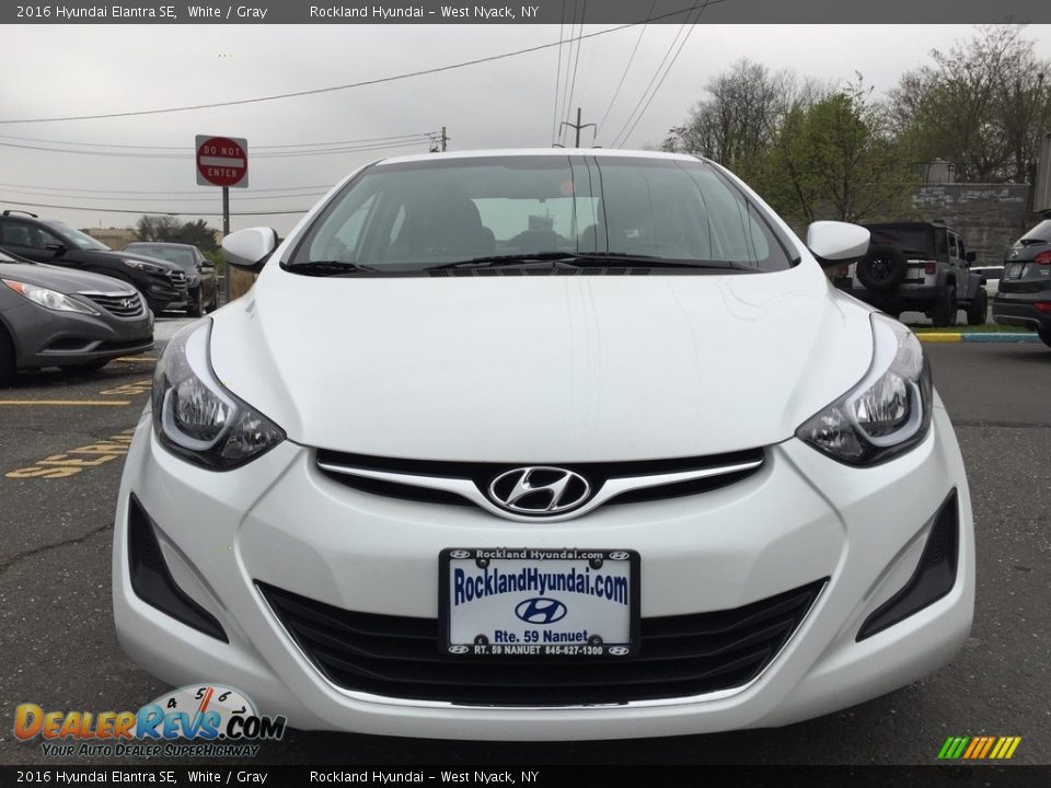 2016 Hyundai Elantra SE White / Gray Photo #2