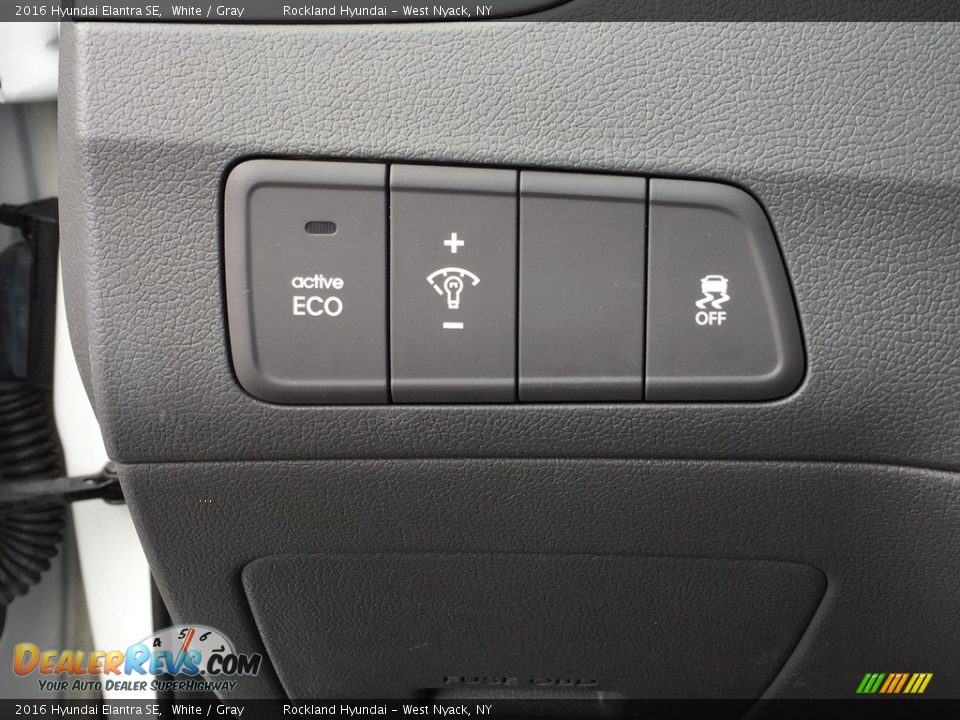 2016 Hyundai Elantra SE White / Gray Photo #11