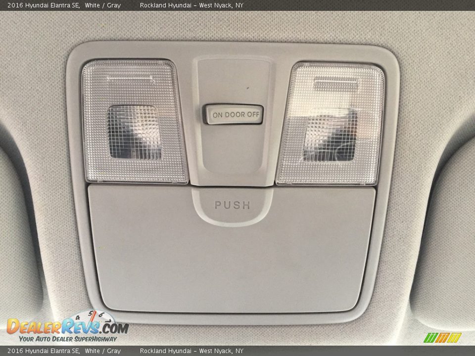 2016 Hyundai Elantra SE White / Gray Photo #12