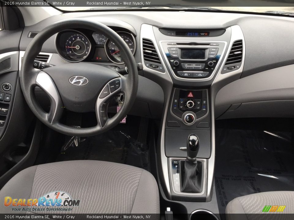 2016 Hyundai Elantra SE White / Gray Photo #13