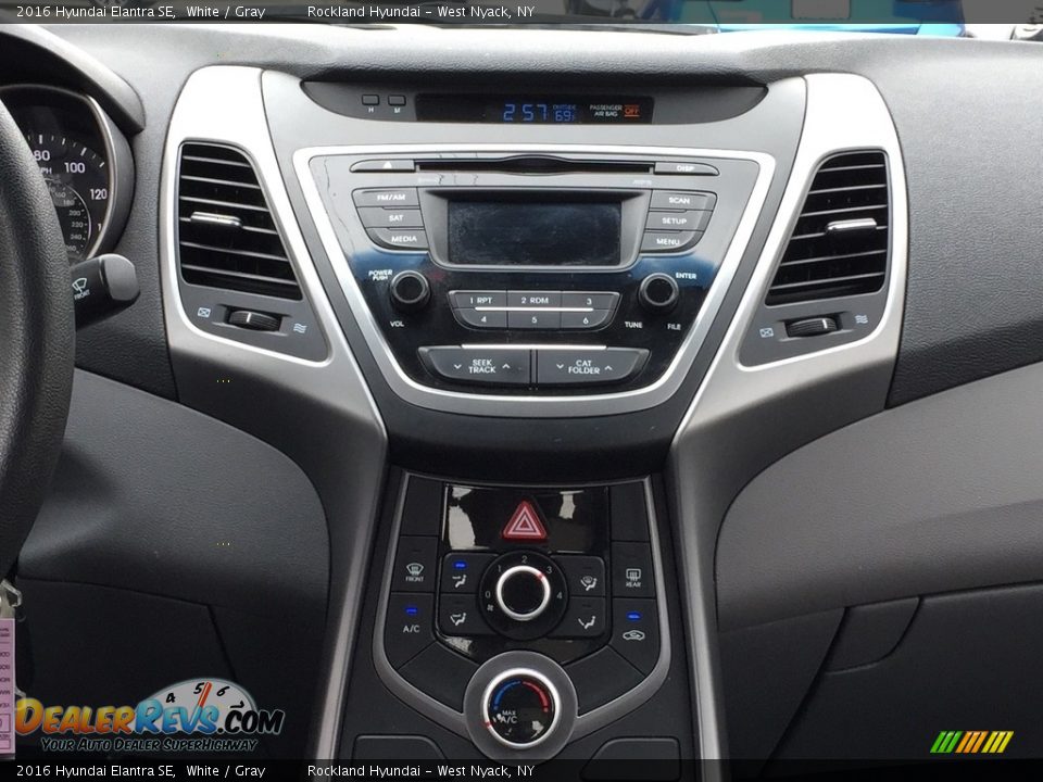2016 Hyundai Elantra SE White / Gray Photo #14