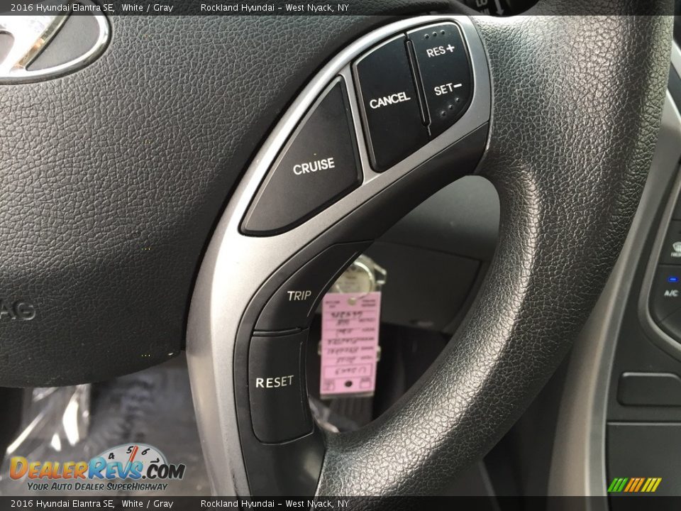 2016 Hyundai Elantra SE White / Gray Photo #17
