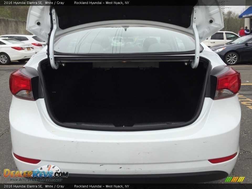2016 Hyundai Elantra SE White / Gray Photo #20