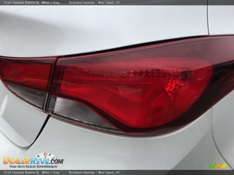 2016 Hyundai Elantra SE White / Gray Photo #21