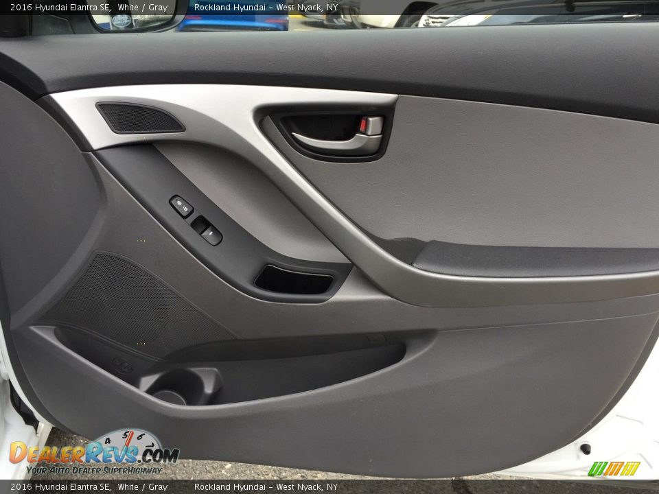 2016 Hyundai Elantra SE White / Gray Photo #23