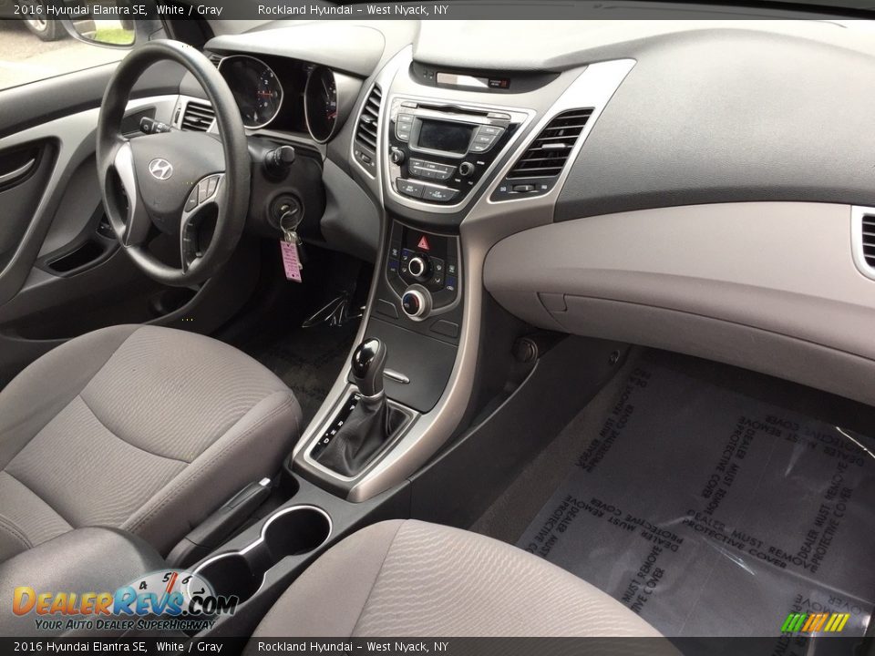 2016 Hyundai Elantra SE White / Gray Photo #24