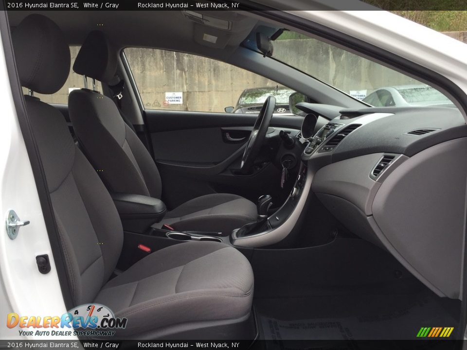 2016 Hyundai Elantra SE White / Gray Photo #25