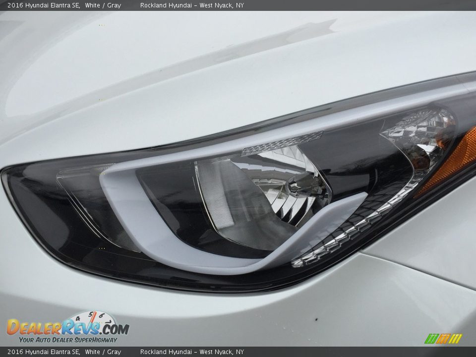 2016 Hyundai Elantra SE White / Gray Photo #29