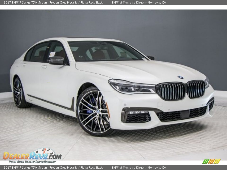 Front 3/4 View of 2017 BMW 7 Series 750i Sedan Photo #11