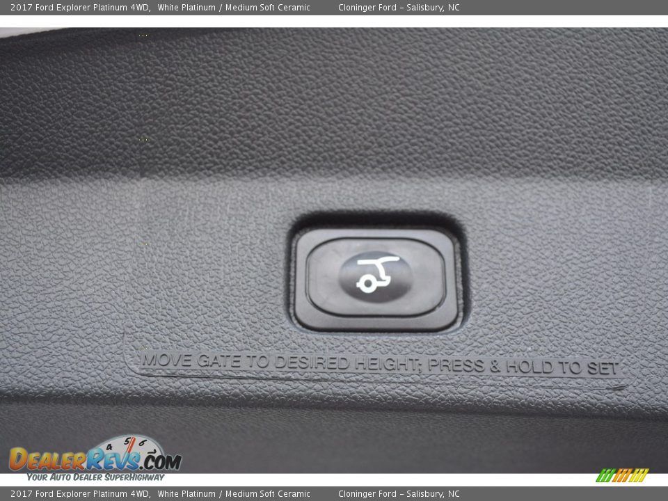 2017 Ford Explorer Platinum 4WD White Platinum / Medium Soft Ceramic Photo #12