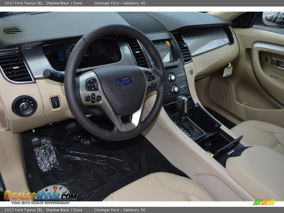Front Seat of 2017 Ford Taurus SEL Photo #7