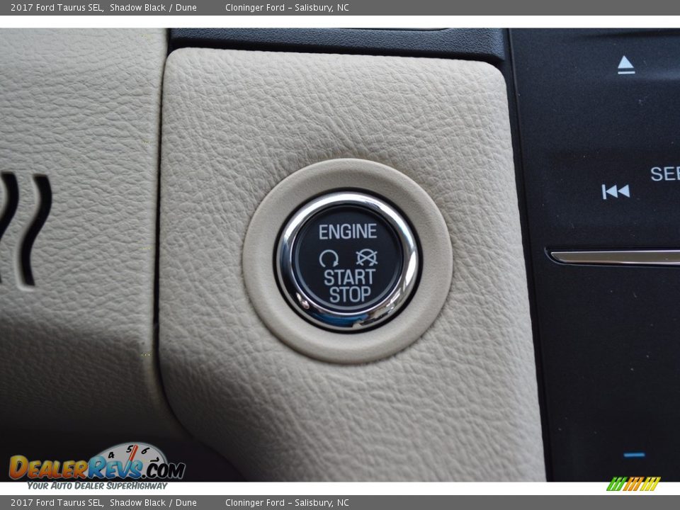 Controls of 2017 Ford Taurus SEL Photo #20