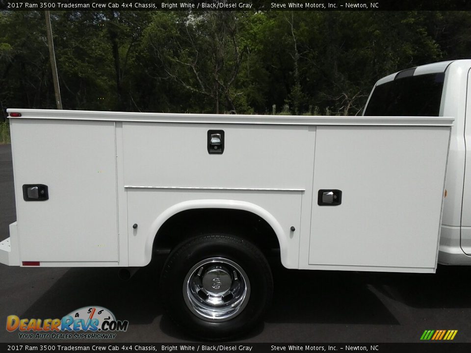 2017 Ram 3500 Tradesman Crew Cab 4x4 Chassis Bright White / Black/Diesel Gray Photo #13