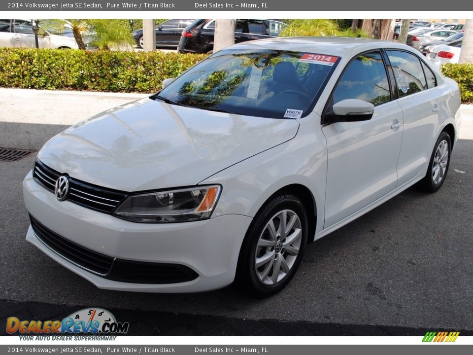 2014 Volkswagen Jetta SE Sedan Pure White / Titan Black Photo #4