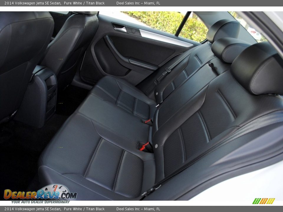 2014 Volkswagen Jetta SE Sedan Pure White / Titan Black Photo #12