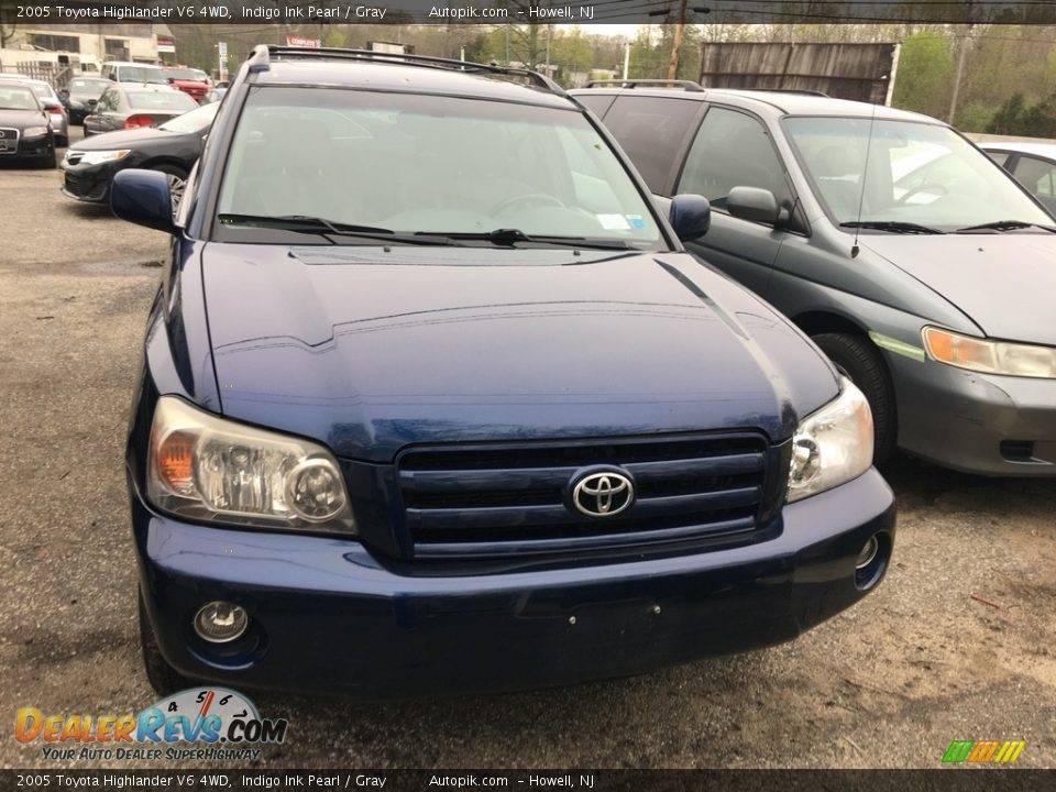 2005 Toyota Highlander V6 4WD Indigo Ink Pearl / Gray Photo #2
