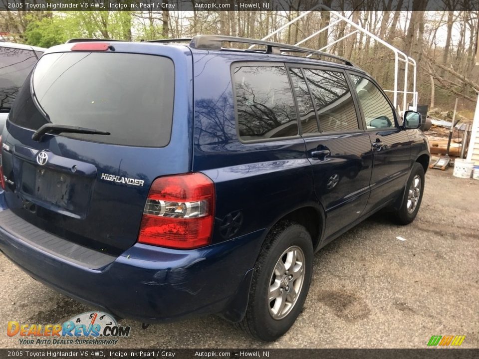 2005 Toyota Highlander V6 4WD Indigo Ink Pearl / Gray Photo #4