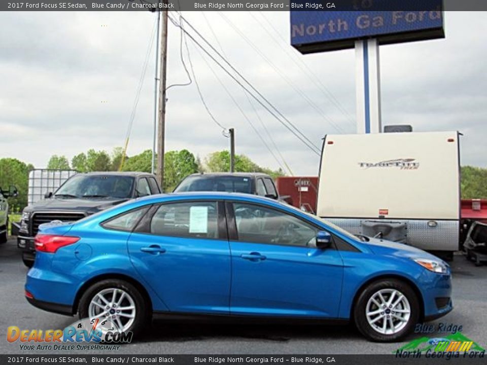 2017 Ford Focus SE Sedan Blue Candy / Charcoal Black Photo #6