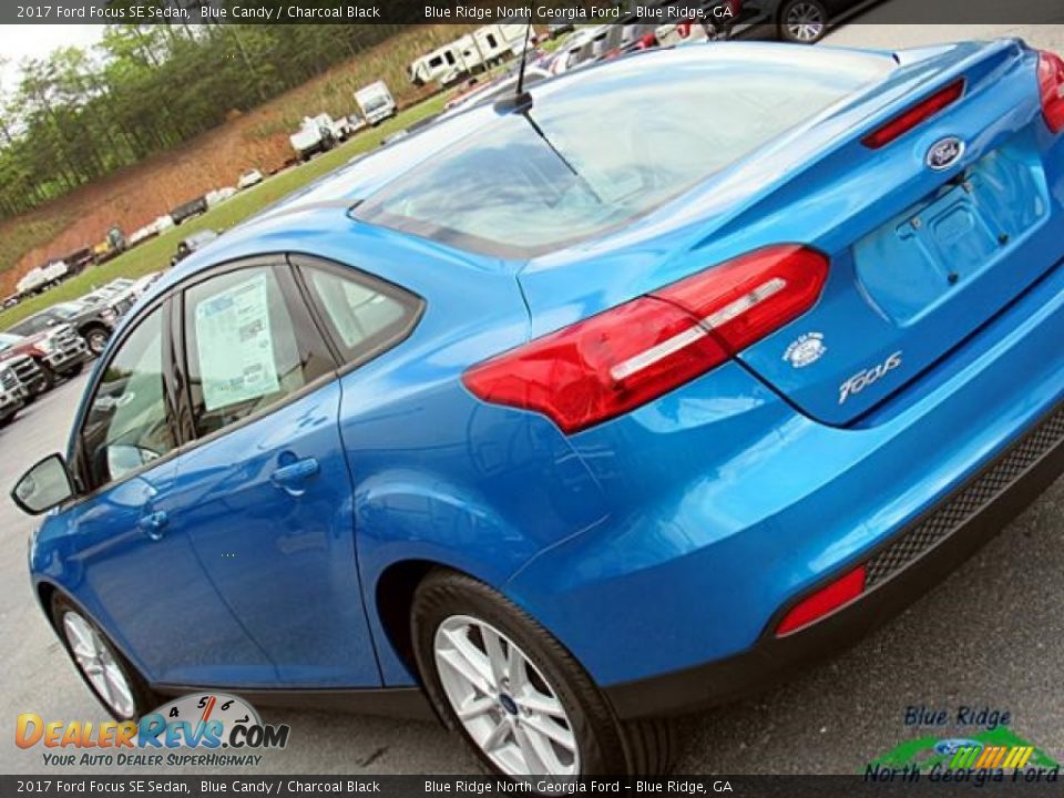 2017 Ford Focus SE Sedan Blue Candy / Charcoal Black Photo #35