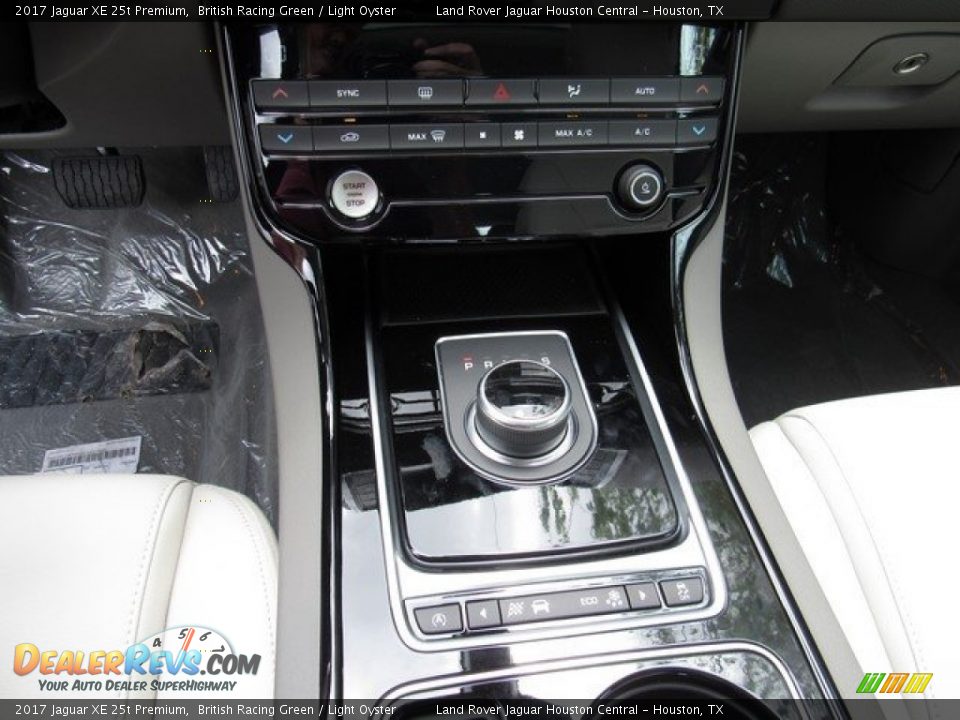2017 Jaguar XE 25t Premium British Racing Green / Light Oyster Photo #18