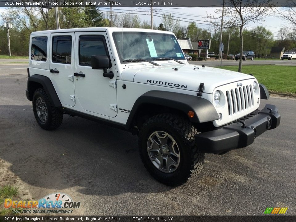 Front 3/4 View of 2016 Jeep Wrangler Unlimited Rubicon 4x4 Photo #3