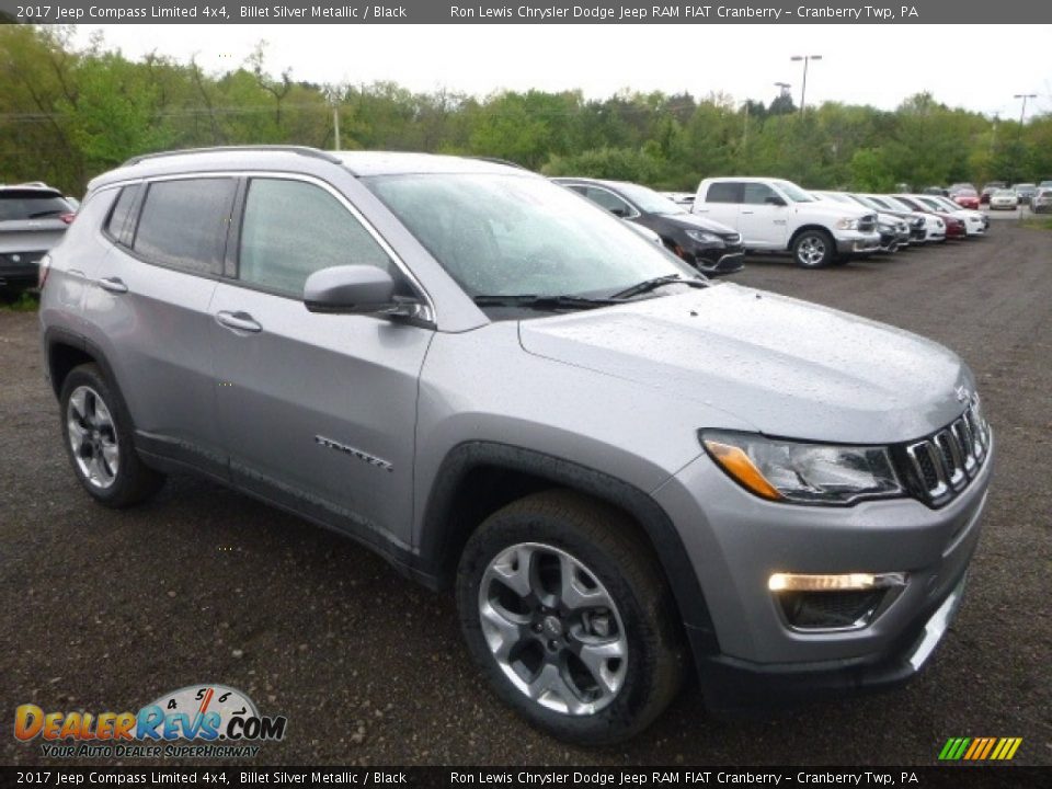 Front 3/4 View of 2017 Jeep Compass Limited 4x4 Photo #10